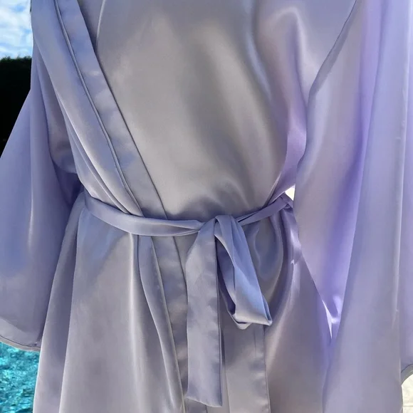 Oscar de la Renta Light Purple Satin Robe - Picture 2 of 15
